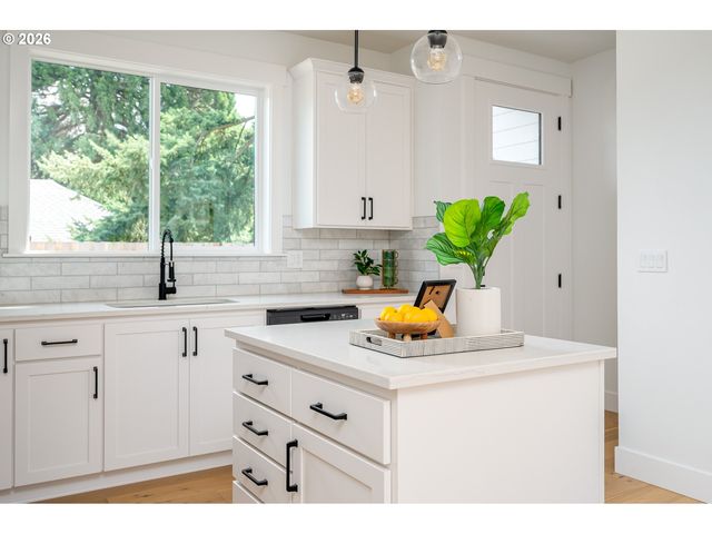 6961 Ne Stanton St, Portland, OR 97213