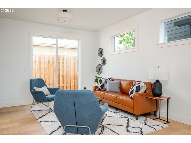 6961 Ne Stanton St, Portland, OR 97213