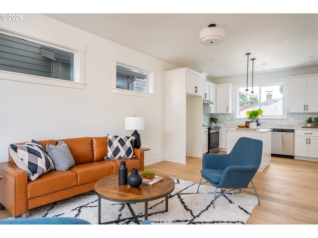 6961 Ne Stanton St, Portland, OR 97213