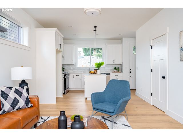6961 Ne Stanton St, Portland, OR 97213