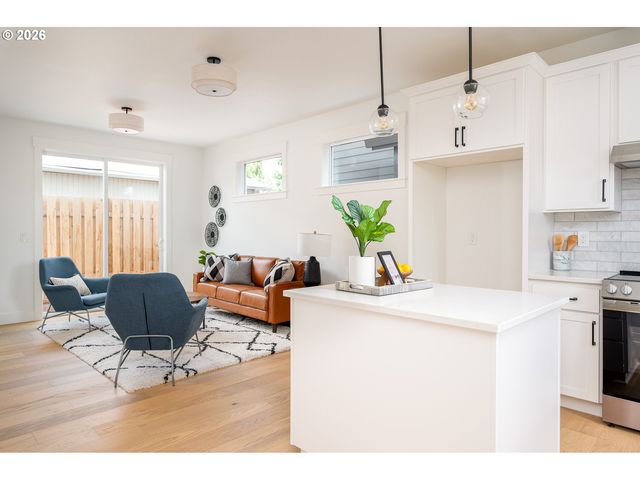 6961 Ne Stanton St, Portland, OR 97213
