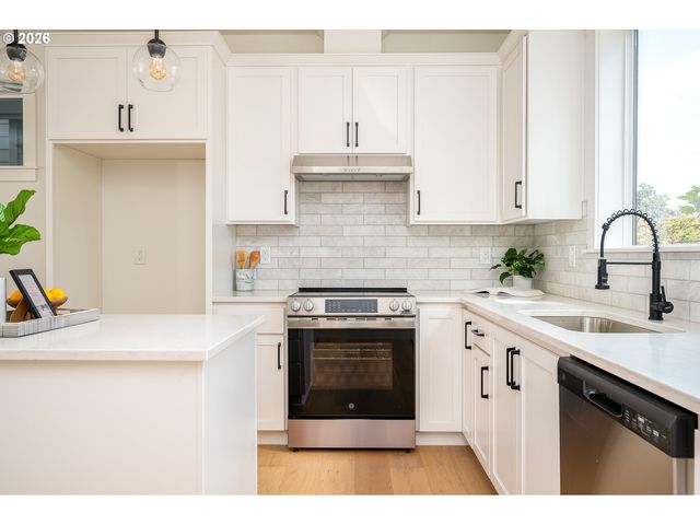 6961 Ne Stanton St, Portland, OR 97213