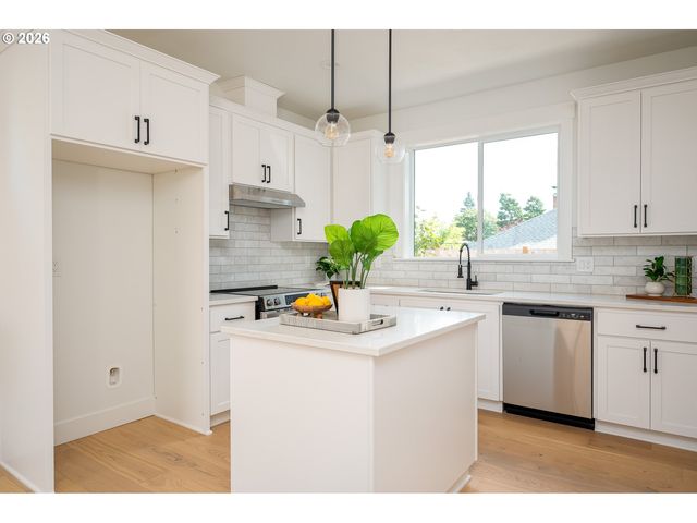 6961 Ne Stanton St, Portland, OR 97213