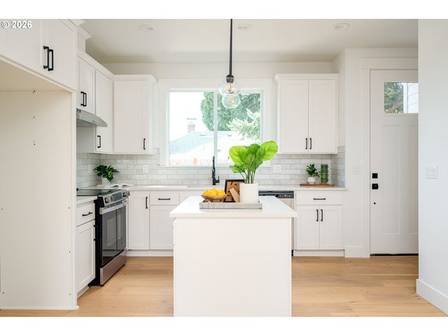 6961 Ne Stanton St, Portland, OR 97213
