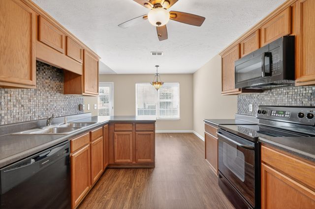 851 Kanatak Ln, Murfreesboro, TN 37128