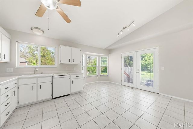 1486 Brittany Cove, St Charles, MO 63304