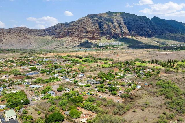 84-425 Makaha Valley Road, Waianae, HI 96792