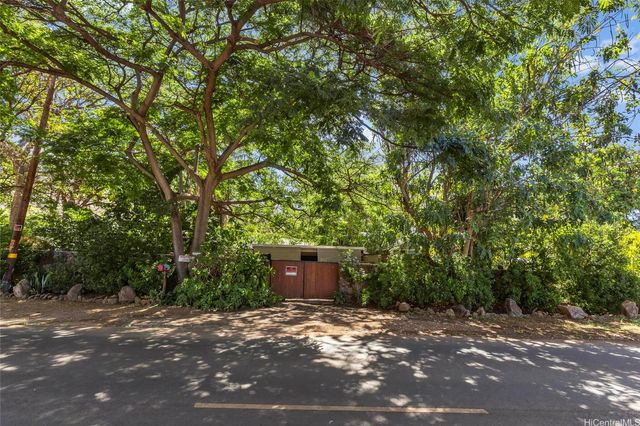 84-425 Makaha Valley Road, Waianae, HI 96792