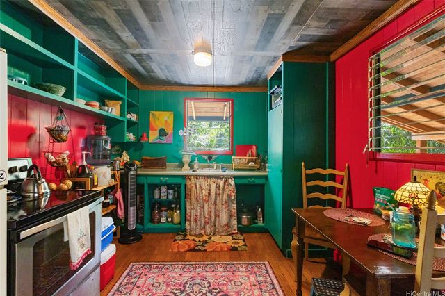 84-425 Makaha Valley Road, Waianae, HI 96792