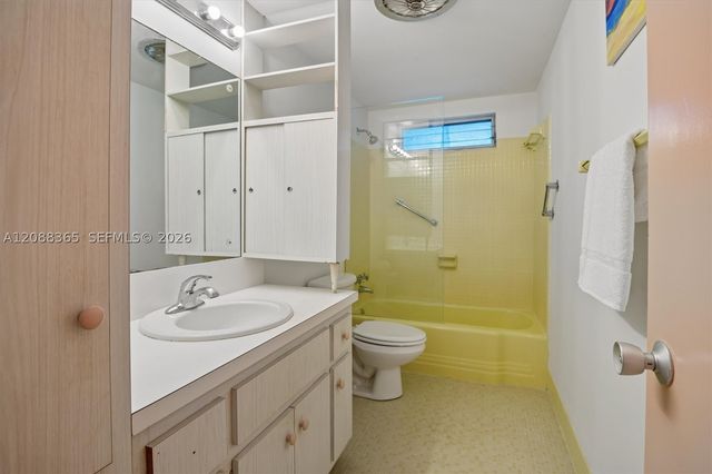 1 N Golfview Rd 201, Lake Worth, FL 33460