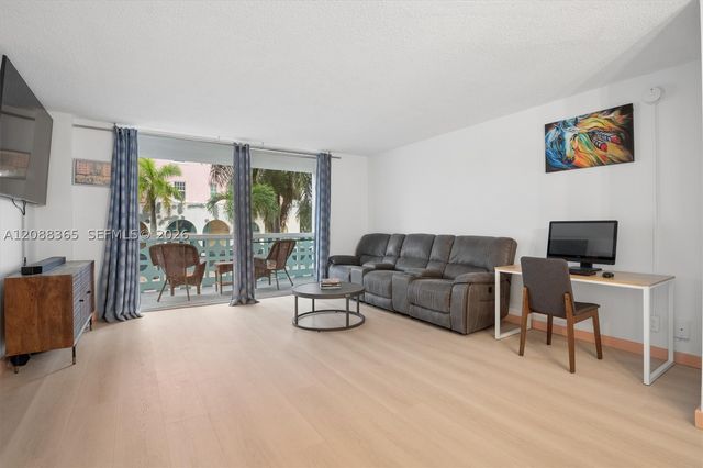 1 N Golfview Rd 201, Lake Worth, FL 33460