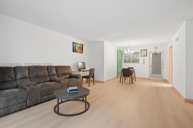 1 N Golfview Rd 201, Lake Worth, FL 33460