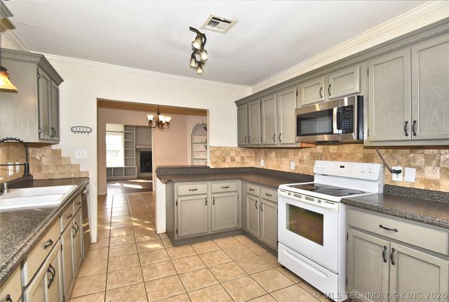 368461 E 5500 Street, Terlton, OK 74081