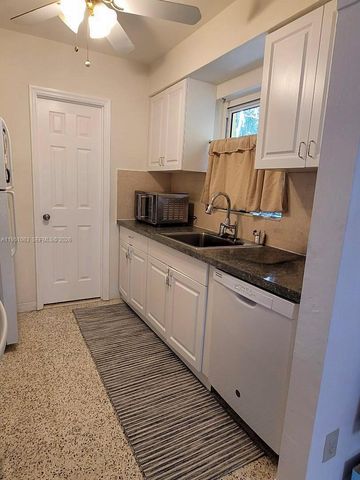 655 NE 122nd St, North Miami, FL 33161