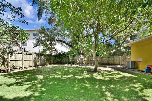 655 NE 122nd St, North Miami, FL 33161