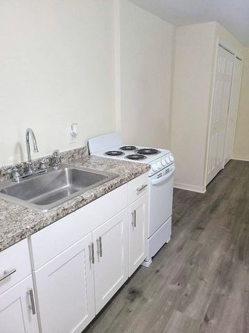 655 NE 122nd St, North Miami, FL 33161