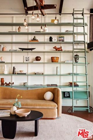 7523 Mulholland Drive, Los Angeles, CA 90046
