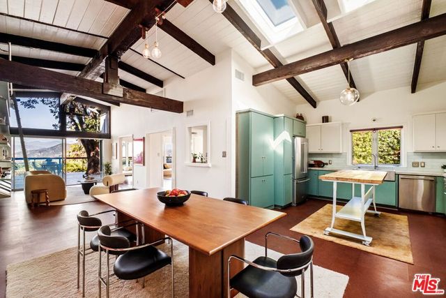 7523 Mulholland Drive, Los Angeles, CA 90046