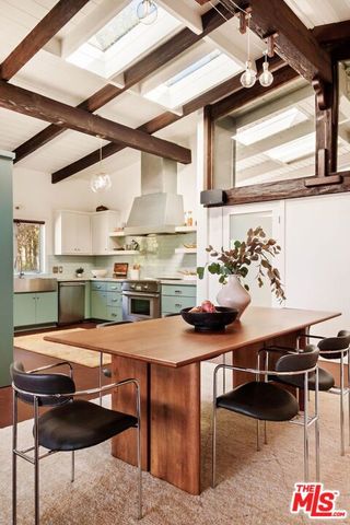 7523 Mulholland Drive, Los Angeles, CA 90046