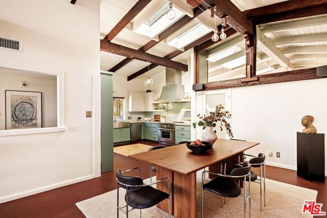 7523 Mulholland Drive, Los Angeles, CA 90046