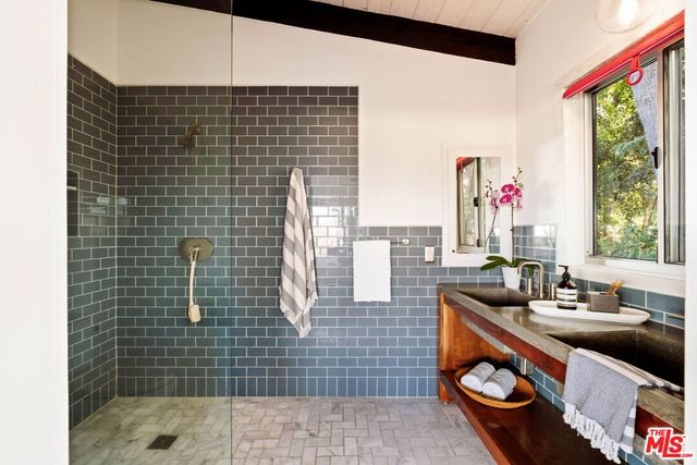 7523 Mulholland Drive, Los Angeles, CA 90046