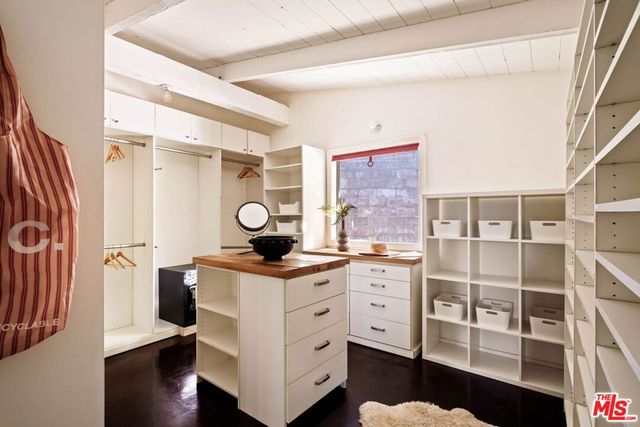 7523 Mulholland Drive, Los Angeles, CA 90046