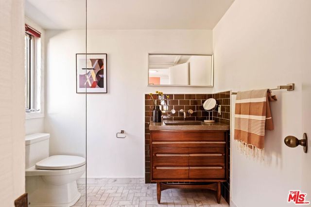 7523 Mulholland Drive, Los Angeles, CA 90046