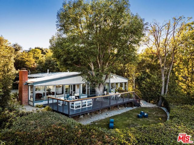 7523 Mulholland Drive, Los Angeles, CA 90046