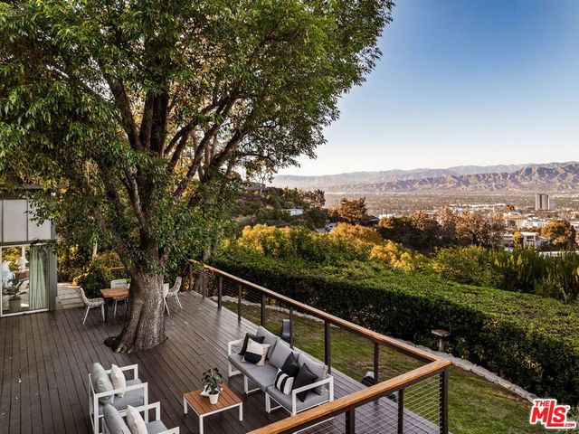 7523 Mulholland Drive, Los Angeles, CA 90046
