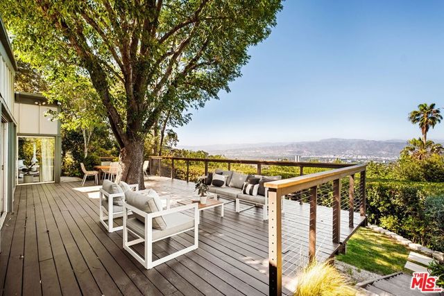 7523 Mulholland Drive, Los Angeles, CA 90046