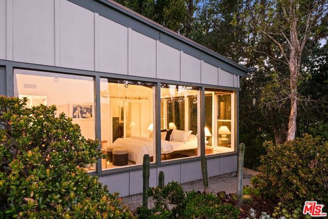 7523 Mulholland Drive, Los Angeles, CA 90046