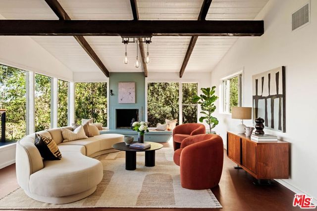 7523 Mulholland Drive, Los Angeles, CA 90046