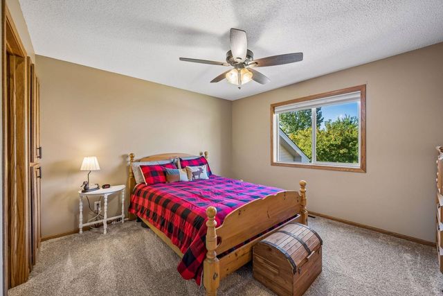 40533 Golden Avenue, North Branch, MN 55056