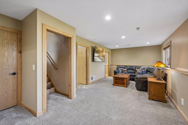 40533 Golden Avenue, North Branch, MN 55056