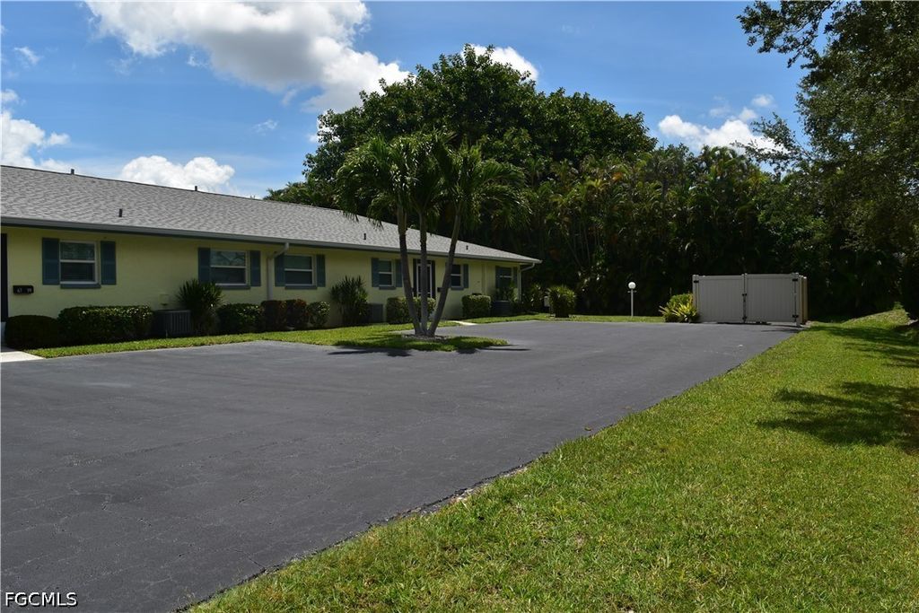 6801 Lake McGregor CIR, Fort Myers, FL 33919