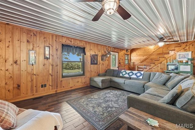 2276 Old Fredericktown Road, Farmington, MO 63640