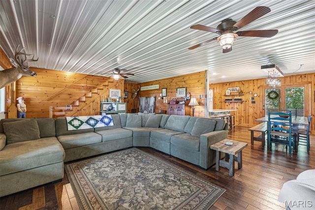 2276 Old Fredericktown Road, Farmington, MO 63640