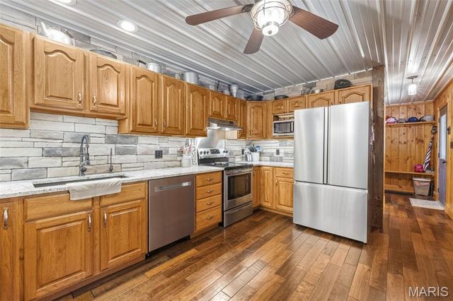 2276 Old Fredericktown Road, Farmington, MO 63640