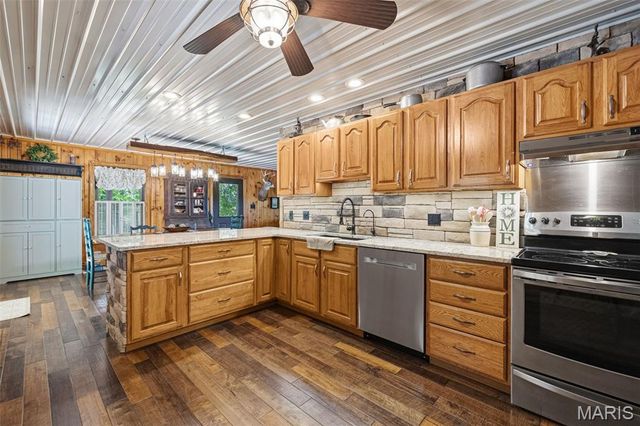 2276 Old Fredericktown Road, Farmington, MO 63640