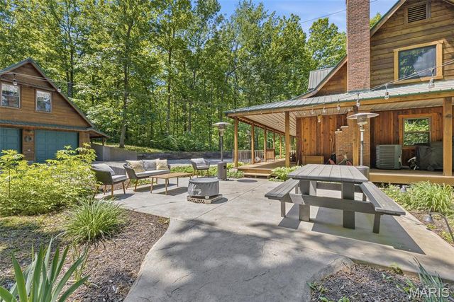 2276 Old Fredericktown Road, Farmington, MO 63640