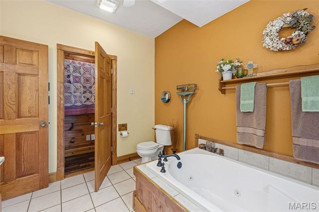 2276 Old Fredericktown Road, Farmington, MO 63640