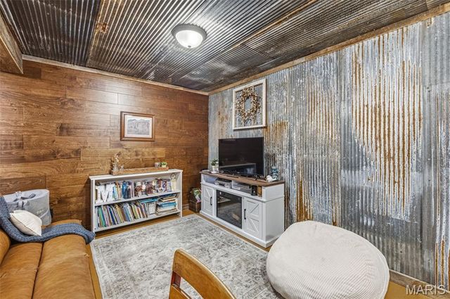 2276 Old Fredericktown Road, Farmington, MO 63640
