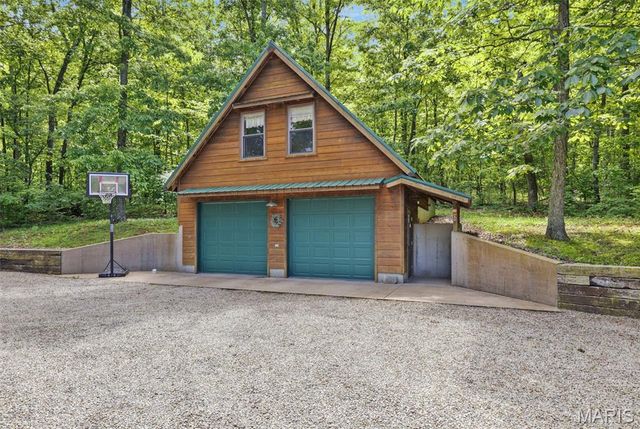 2276 Old Fredericktown Road, Farmington, MO 63640