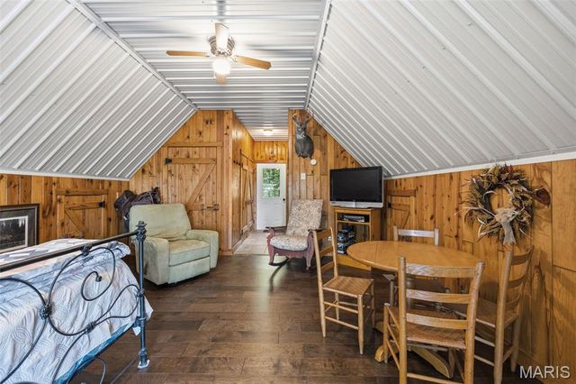 2276 Old Fredericktown Road, Farmington, MO 63640
