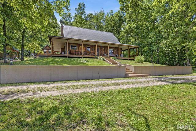 2276 Old Fredericktown Road, Farmington, MO 63640