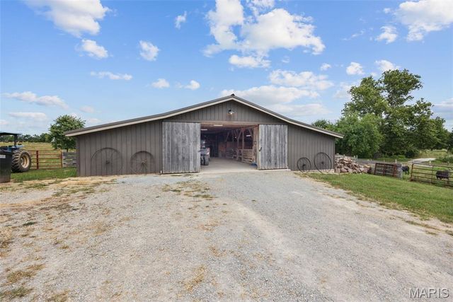 2276 Old Fredericktown Road, Farmington, MO 63640