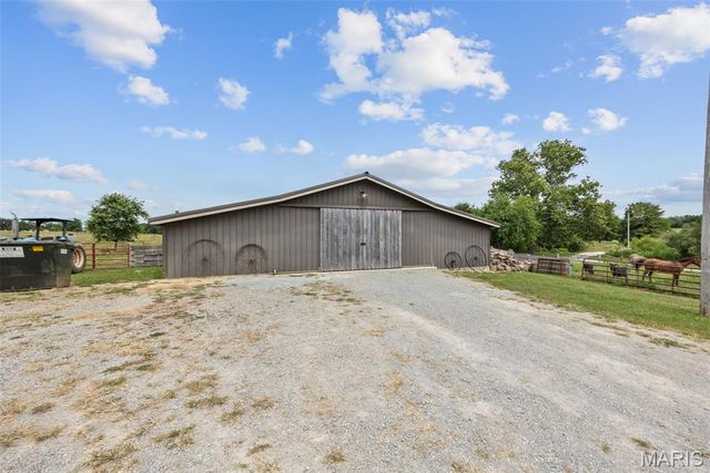 2276 Old Fredericktown Road, Farmington, MO 63640
