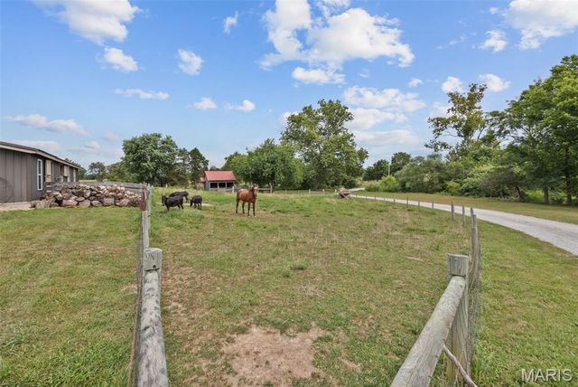 2276 Old Fredericktown Road, Farmington, MO 63640