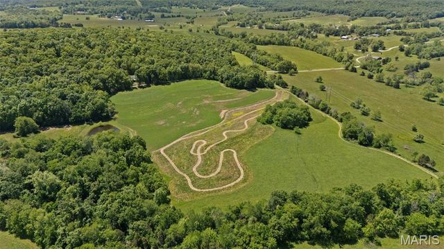 2276 Old Fredericktown Road, Farmington, MO 63640