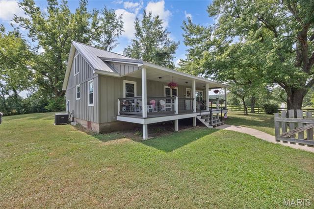 2276 Old Fredericktown Road, Farmington, MO 63640
